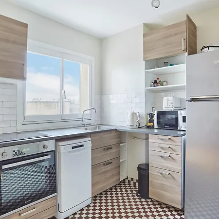 2 Bedroom Flat Centre De - Eiffel Tower View アパート パリ