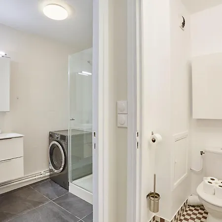 2 Bedroom Flat Centre De Paris - Eiffel Tower View