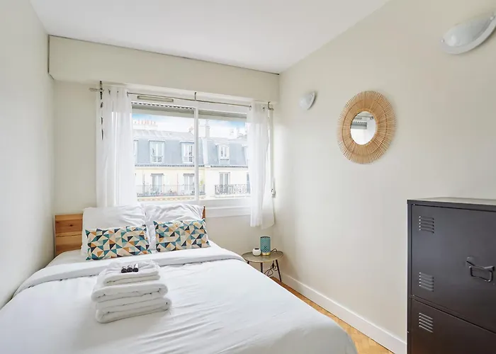 2 Bedroom Flat Centre De - Eiffel Tower View شقة