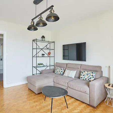 2 Bedroom Flat Centre De - Eiffel Tower View * Paříž